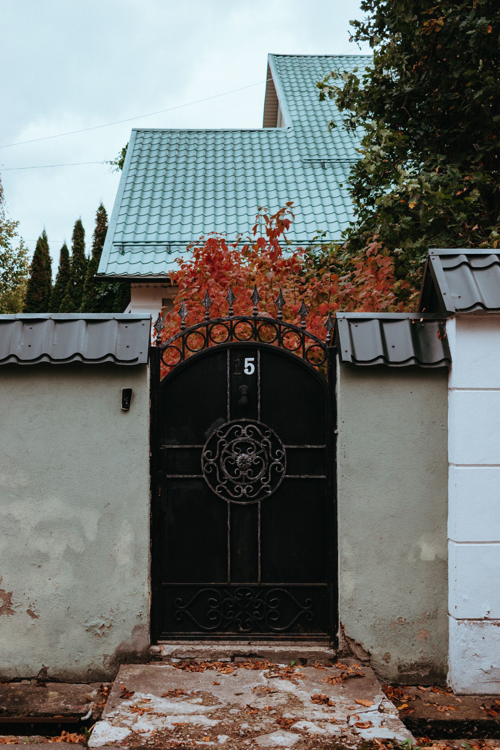 Home alarms in Sale: plan a clear handover before a holiday